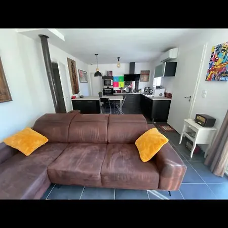 Maison Individuelle Avec Exterieur Et Piscine Daire