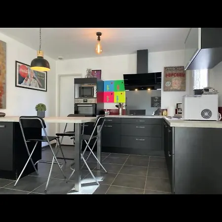 Maison Individuelle Avec Exterieur Et Piscine Daire *