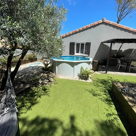 Maison Individuelle Avec Exterieur Et Piscine